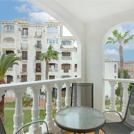 Beautiful With 2 Bedrooms Close To