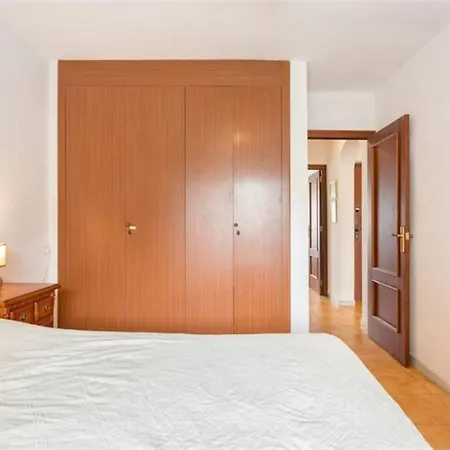 Apartment Beautiful With 2 Bedrooms Close To