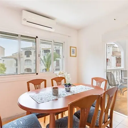 아파트 Beautiful With 2 Bedrooms Close To