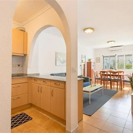 Beautiful With 2 Bedrooms Close To Appartement